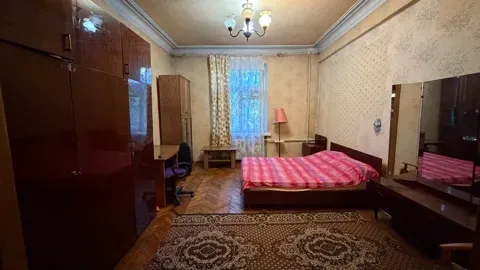 Продается 2-х ком. Сталинку по ул. Университетская Донецк