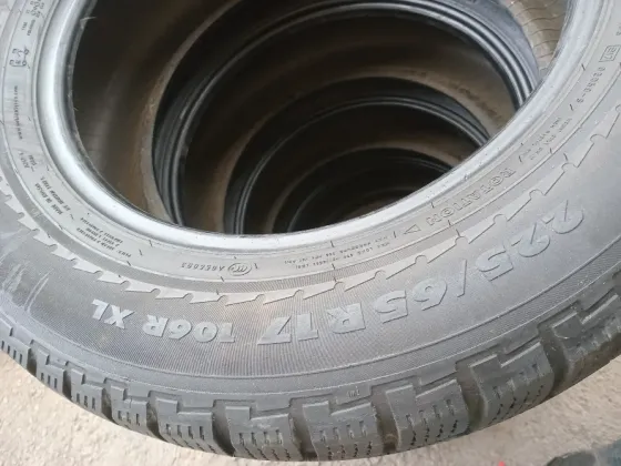 Продаю комплект зимней резины 225 60 17 Донецк