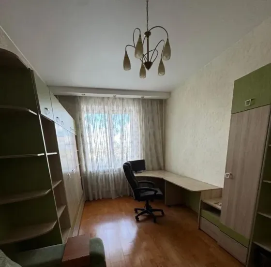 Сдам трехкомнатную квартиру в Ленинском районе. Донецк