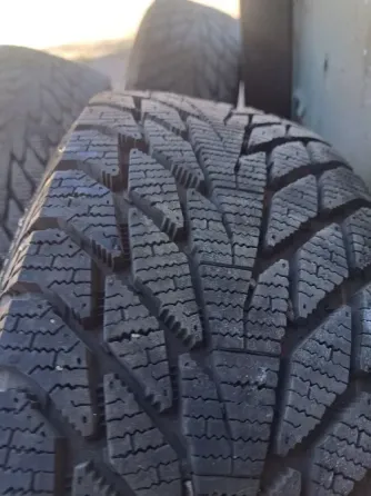 Продам новую зимнюю резину Кордиант 185 / 65 r15 на новых стальных дисках . Разболтовка 4*114,3 Донецк