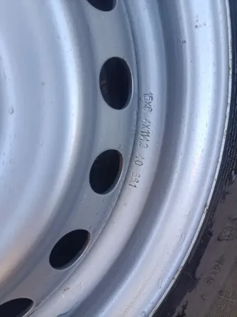 Продам новую зимнюю резину Кордиант 185 / 65 r15 на новых стальных дисках . Разболтовка 4*114,3 Донецк
