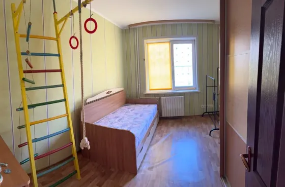 Срочно продаётся 3-х комн.кв., улица Савченко, микрорайон Гладковка, планировка: "Чешка с холлом" Донецк
