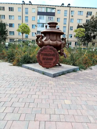 Продается 1 ком.квартира в Левобережном районе по проспекту Тульскому в районе утреннего рынка. Мариуполь