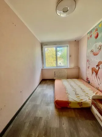Продается большая 3 комнатная сталинка. Мариуполь