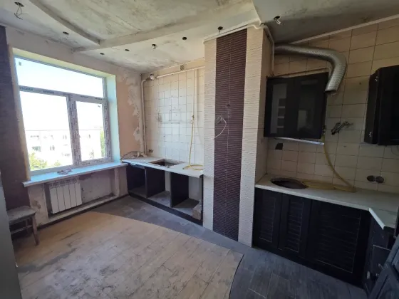 3-комн. кв. 61.8 м² 5/5 этаж. Мариуполь, Левобережный район. Мариуполь