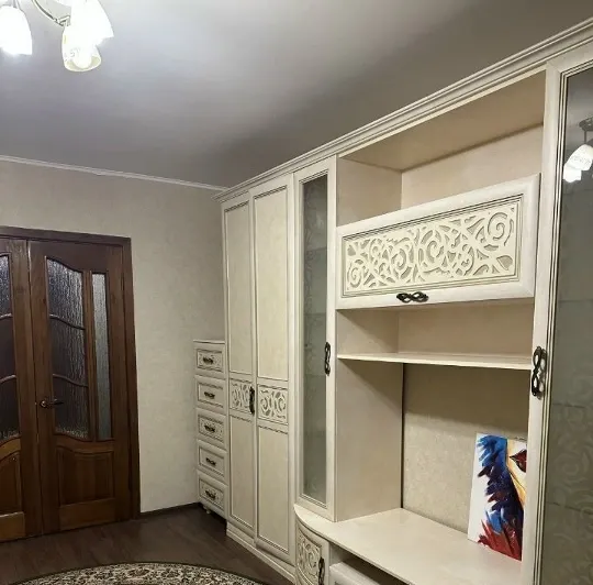 Сдаю двухкомнатную квартиру 46.0 м² этаж 2/9 город Донецк, Калининский район, Проспект Ильича Донецк