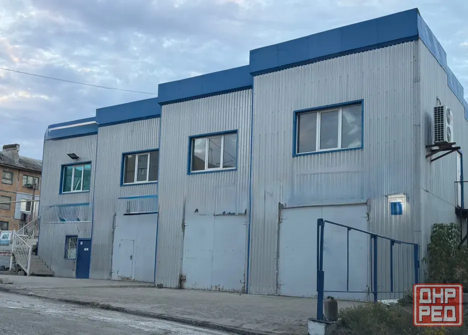Продам нежилое здание автомойки-кафе, 311 м. кв. - Макеевка, площадь Грибиниченко Макеевка - изображение 1