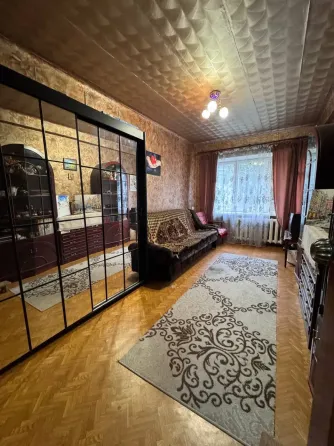 Продам 3-х комн в Ворошиловском р-не, пр. Комсомольский/ул. Университетской. Три раздельные комнаты. Донецк