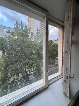 Продам 3-х комн в Ворошиловском р-не, пр. Комсомольский/ул. Университетской. Три раздельные комнаты. Донецк