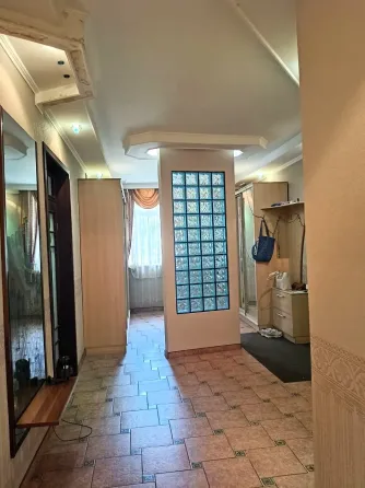 Сдам 4х комнатную квартиру в центре Донецк