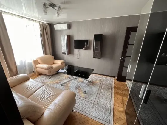 3к квартира на Бакинских комиссаров, Куйбышевский район Донецк