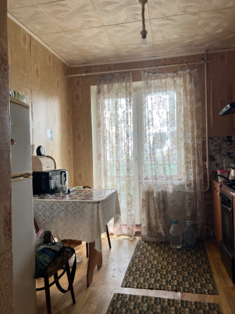 Каток Марабушта,трёхкомнатная, 6/9,холл, 70/39/8,балкон и лоджия. Донецк