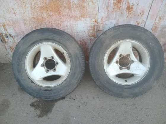 Продаю два зимних колеса р 16,тойота Донецк