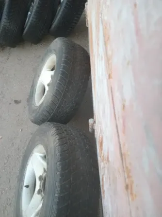 Продаю два зимних колеса р 16,тойота Донецк
