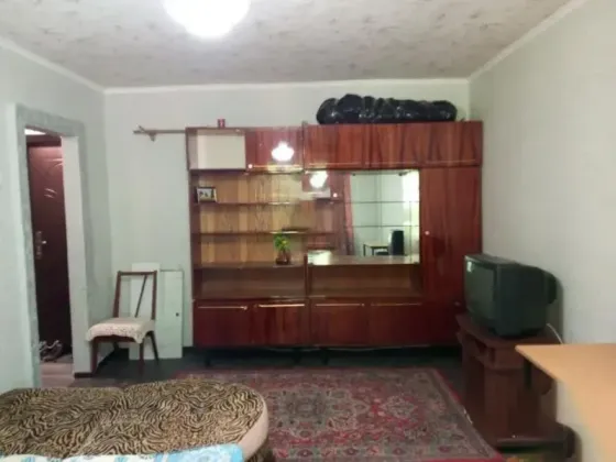 2-комнатная квартира,46м2,7/9,Калининский р-н,Калужская ул.Цена 3,8млн Донецк