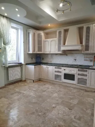 Сталинка 200+м² в самом центре Донецк