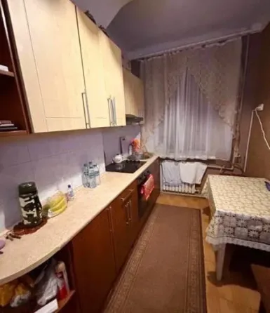 Продам 2.кв-ру. Сталинка. Петровский р-н. Ориентир Отдел миграционной службы. ул.Салтыкова-Щедрина. Донецк