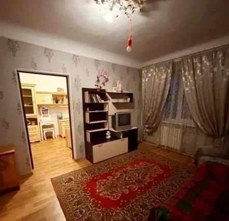 Продам 2.кв-ру. Сталинка. Петровский р-н. Ориентир Отдел миграционной службы. ул.Салтыкова-Щедрина. Донецк