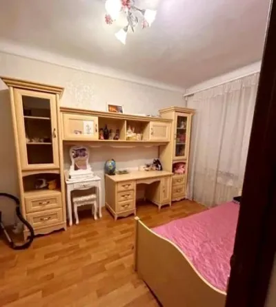 Продам 2.кв-ру. Сталинка. Петровский р-н. Ориентир Отдел миграционной службы. ул.Салтыкова-Щедрина. Донецк