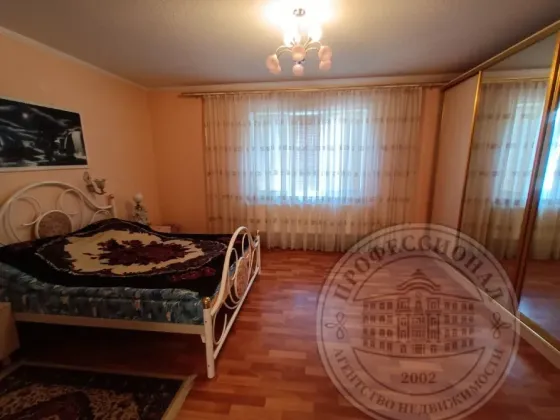 Дом 2 уровня+ флигель, п. Бажанова а Макеевка