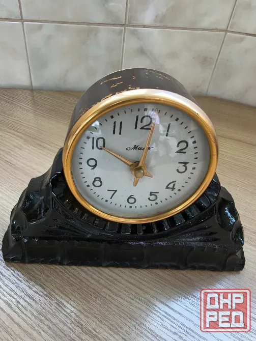 Винтажные настольные механические часы Маяк производства ссср, Сердобский часовой завод. Цена сниж Донецк - изображение 2