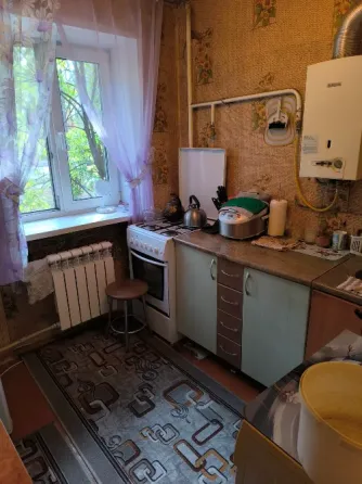 Сдаётся 2-х комнатная, Гараж, ул.Петровского, Текстильщик, Кировский район. Донецк