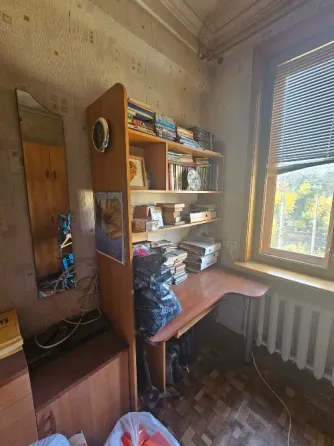 Продам письменный стол с полкой Макеевка