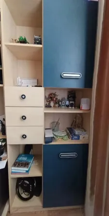 Продам компьютерный стол со стеллажом, шкафом и надставкой. Донецк