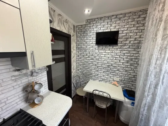 Продам 1 комн. кв., 3/9 эт., 31.6 м.кв. - Макеевка, мкр. Зеленый, Тихий парк Макеевка