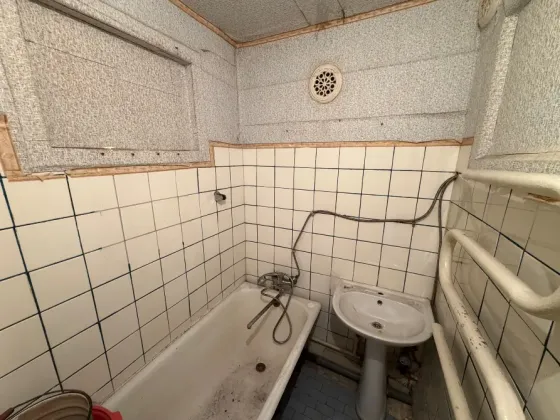 Продам 3-х комн. кв., 5/5 эт., 55 м.кв. - Макеевка, кв-л Шахтерский, Автомагазин Макеевка