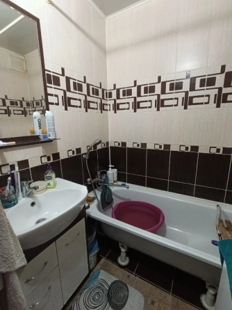 Продам 3 комнатную квартиру 9/9 Город Харцызск (трубная сторона), ул. Патона Харцызск