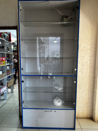 Продам шкаф стеклянный торговый Донецк