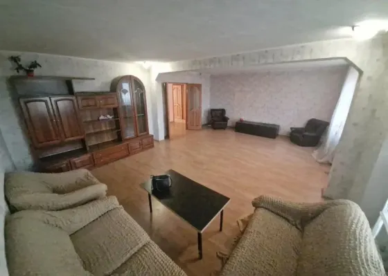 Продажа 4-комнатной квартиры. Калининский район. Крупногабаритная. Парк Строитель. Документы готовы! Донецк