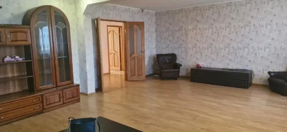 Продажа 4-комнатной квартиры. Калининский район. Крупногабаритная. Парк Строитель. Документы готовы! Донецк