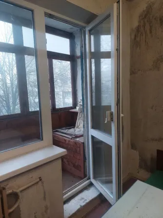 Продам 2-комнатную 51 квадрат Донецк