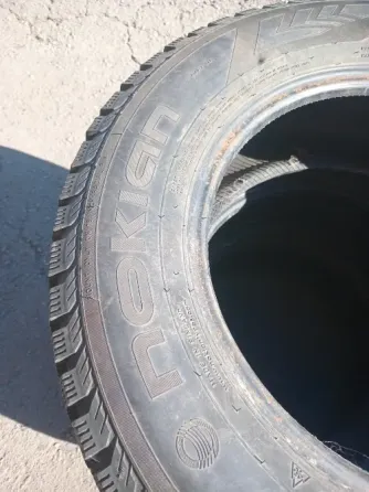 Продаю зимнюю резину 235 60 17 Донецк