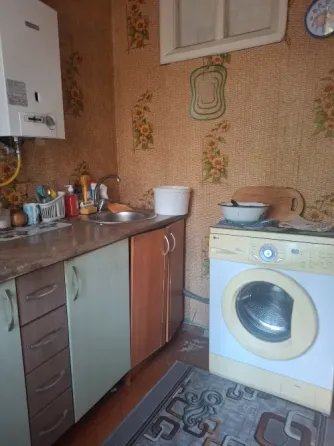 Продам 1 км.кв ., пл.Свободы Донецк