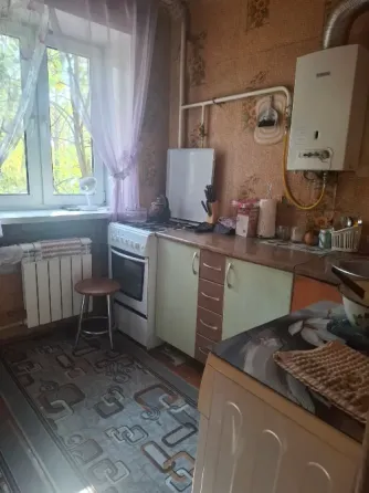 Продам 1 км.кв ., пл.Свободы Донецк