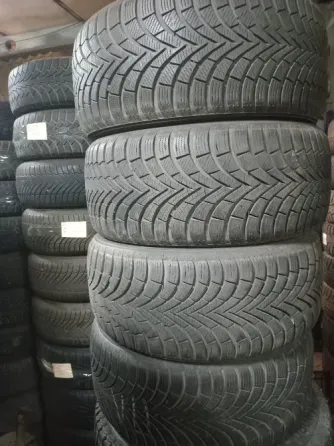 Продаю комплект зимней резины 235 45 17 Донецк
