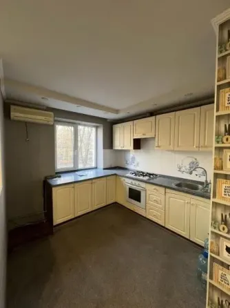 Срочно!3-комнатная квартира.58м2,3/5.Кировский р-н,ул.Бирюзова.Цена 4,2млн Донецк