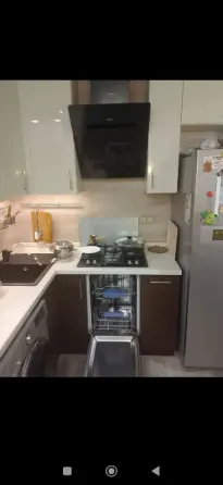 продам 2 к.кв.пролет.раздольн. 3100 м р воду бьёт посуд. включ.. Донецк