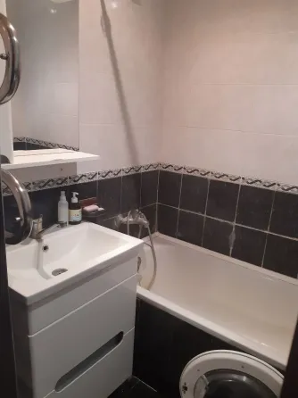 Сдам 2 х ком квартиру авторынок Донецк