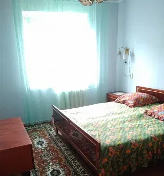 Продам 2-квартиру. Чешский проект. Крупногабаритная.2 этаж. Донецк