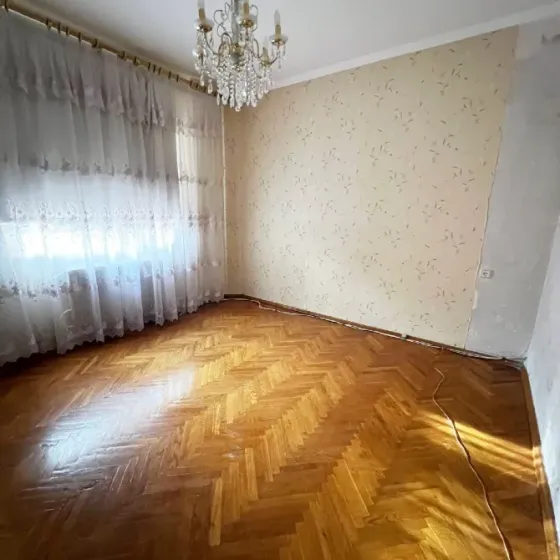 Продам 3-комнатную квартиру в Кировском районе. Ул. Высоцкого. Текстильщик. Теплая, Крупногабаритная Донецк