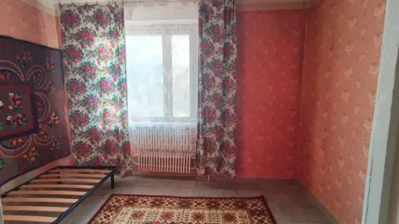 Продажа. Срочно. 3-х комн в Кировском р-не, пл. Свободы. 3/5 . Жилое Раздельные комнаты. Донецк
