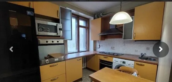 Продам 4х комн кв в центре города по ул.Артема Донецк
