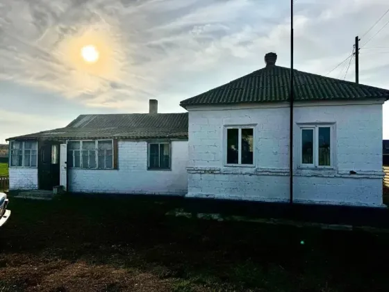 Продаётся дом в посёлке Ялта, отличный вариант под дачу или свой проект! Мариуполь