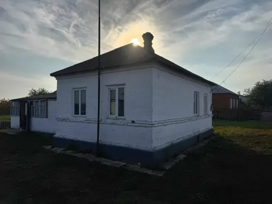 Продаётся дом в посёлке Ялта, отличный вариант под дачу или свой проект! Мариуполь