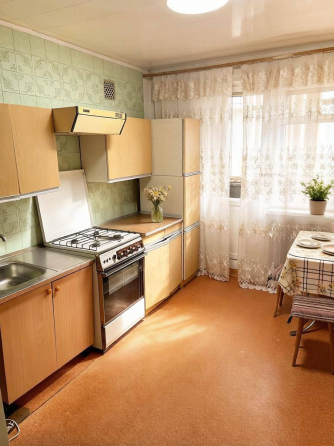 Продается 4-комнатная квартира под ремонт, пр-т Дзержинского 2 Донецк