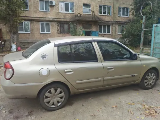 продаю автомобиль рено симбол, 1,6л, 2006 г.в., мкпп, 235000 км, на уверенном ходу. Донецк